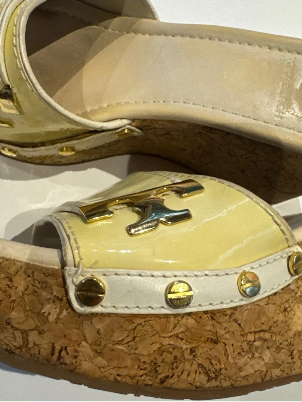 Tory Burch Yellow Patent Leather Logo Cork Wedge Sandals size 6.5  Metal Gold